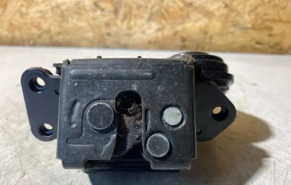 Loading door lock