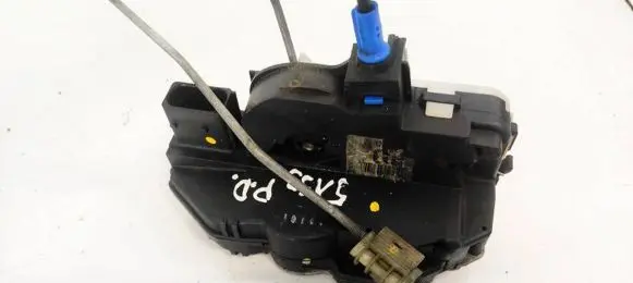 Opel Astra J Front door lock 3023880RH 3023880