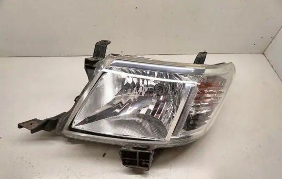 Toyota Hilux (AN120, AN130) Headlight/headlamp