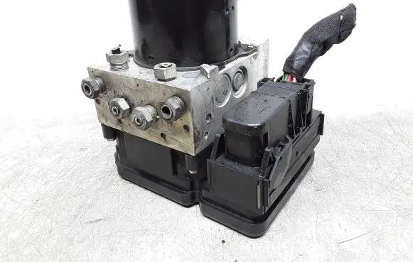 Volvo V60 ABS Pump 31329137