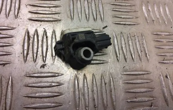 Mitsubishi Outlander Airbag deployment crash/impact sensor 8651a165