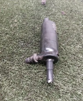 Volkswagen PASSAT B7 Windscreen/windshield washer pump 6R0955681