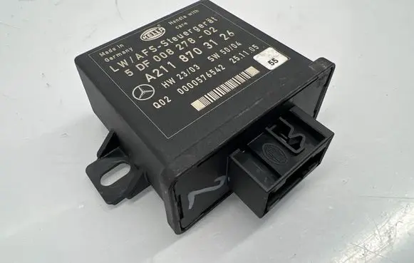 Mercedes-Benz E W211 Light module LCM A2118703126 5DF00827802