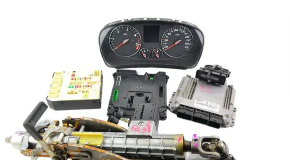 Renault Laguna III Engine ECU kit and lock set 8201119647 0281017613 8201150339