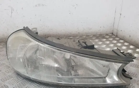 Ford Mondeo MK II Headlight/headlamp 1305615035
