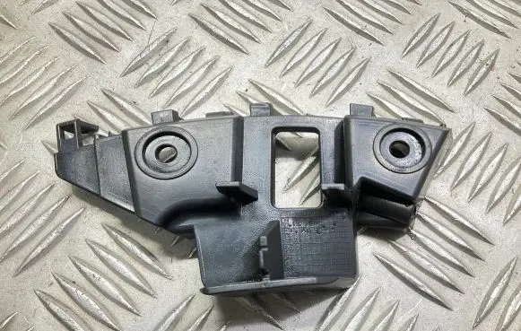 Volkswagen Jetta VI Front bumper mounting bracket 5C6607184