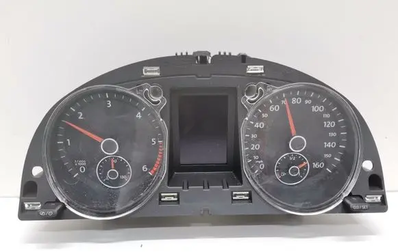 Volkswagen PASSAT B7 Speedometer (instrument cluster) 3AA920970N