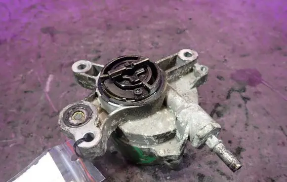 Volvo V50 Vacuum pump 