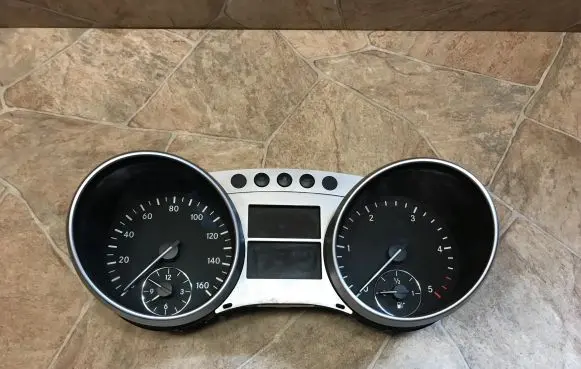 Mercedes-Benz ML W164 Speedometer (instrument cluster) A2514405311