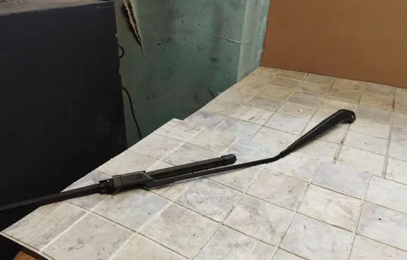 Volkswagen Polo IV 9N3 Front wiper blade arm 6Q1955410C