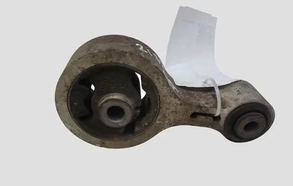 Mazda 6 Engine mount bracket
