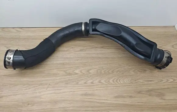 BMW X5 E70 Intercooler hose/pipe 7807986 11884414 123758A1509