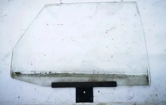 Audi 80 90 B2 Rear door window glass 