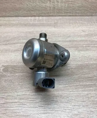 BMW 5 GT F07 Fuel injection high pressure pump 7595339 0261520068