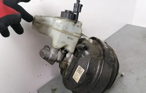 Skoda Superb B6 (3T) Master brake cylinder 1K2614105BH