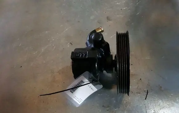 Mitsubishi Carisma Power steering pump