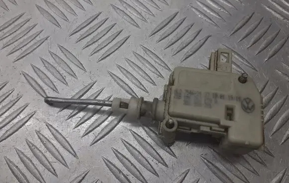 Seat Leon (1M) Shock absorber/damper mounting bracket 3B0959781