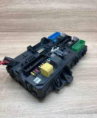 Opel Zafira B Fuse module 13206759 5DK00866952