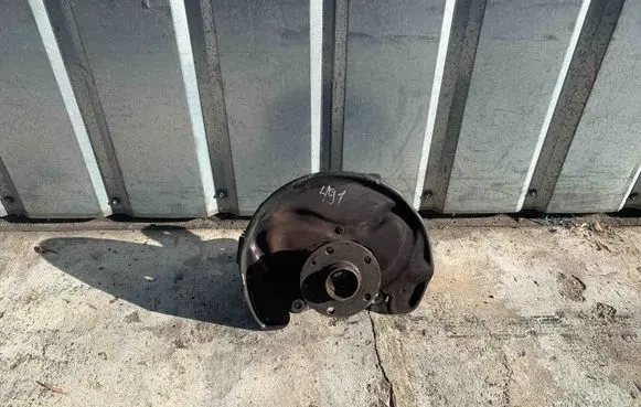 Front wheel hub