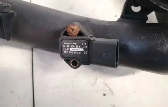 Volkswagen Golf V Air pressure sensor 038906051b 0281002399