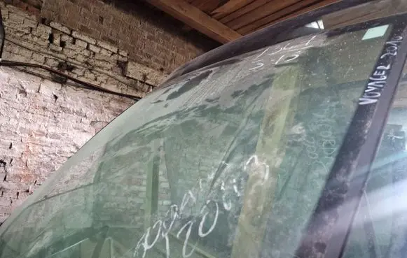 Chrysler Voyager Front windscreen/windshield window 