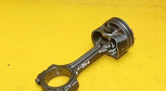 Renault Clio IV Piston with connecting rod 7289