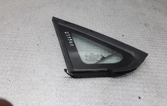 KIA Carens II Front triangle window/glass 