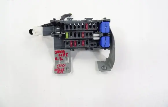 Nissan Juke I F15 Fuse module