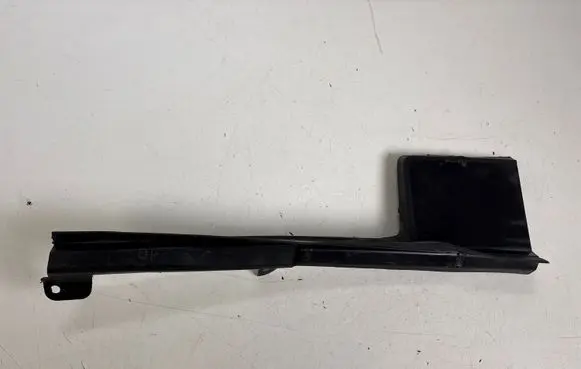 Ford Mustang VI Intercooler air guide/duct channel FR3B8102BB