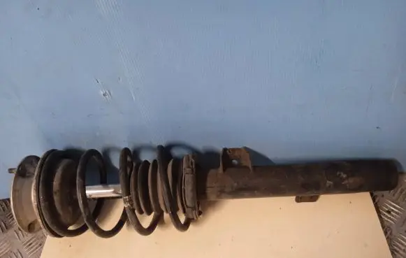 BMW 1 E81 E87 Front shock absorber with coil spring 310985 824903002