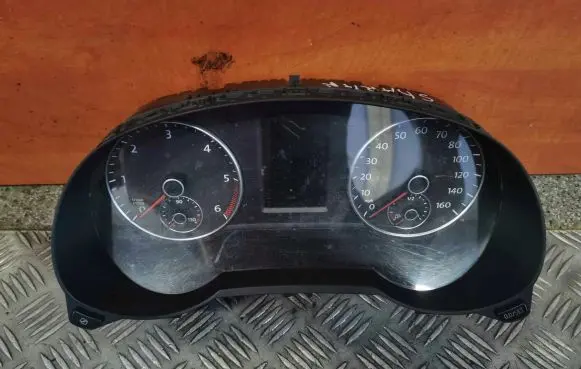 Volkswagen Sharan Speedometer (instrument cluster) 7N0920960E
