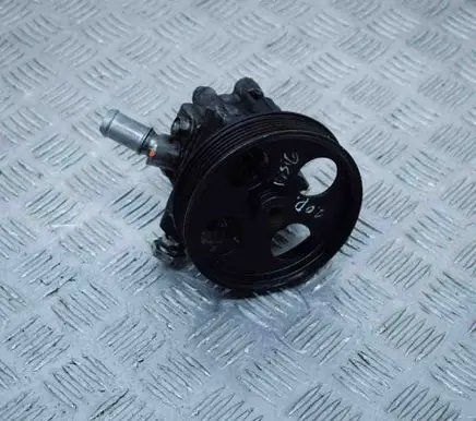 Opel Insignia A Power steering pump 55563329
