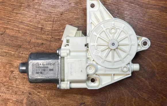 Mercedes-Benz E W213 Front door window regulator motor 0130822502 971218100 A2048200242