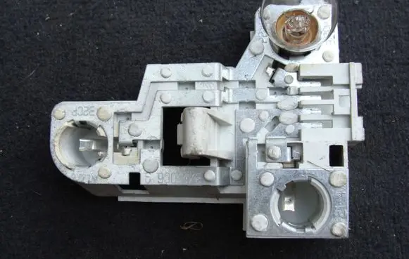 BMW 3 E46 Tail light bulb cover holder 6900472