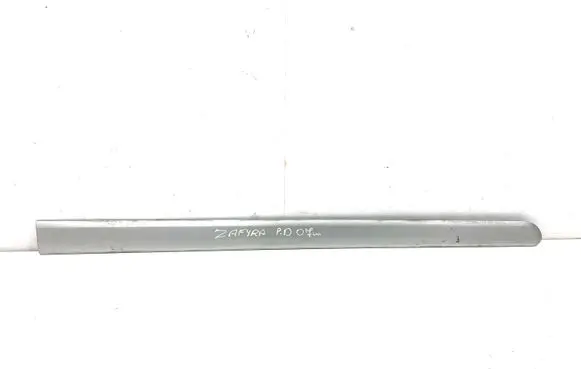 Opel Zafira B Front door trim (molding) 13137773 498155255
