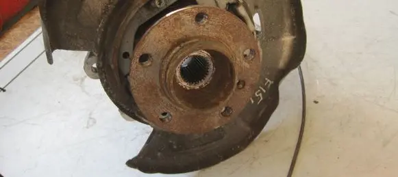 BMW X5 E70 Front wheel hub 6770988