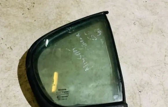 Nissan Primera Rear vent window glass 