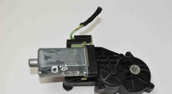 Mercedes-Benz CLS C219 Seat adjustment motor 0390203213