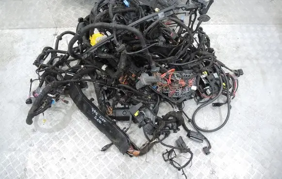 Porsche Cayenne (92A) EUR ISO radio connector 