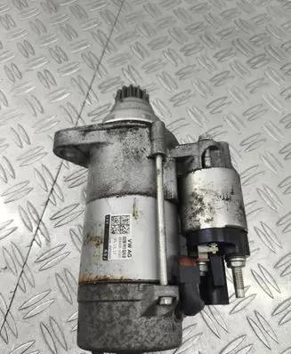 Volkswagen Golf VII Starter motor 02M911024B