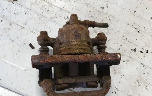 Nissan X-Trail T31 Rear brake caliper NOCODE