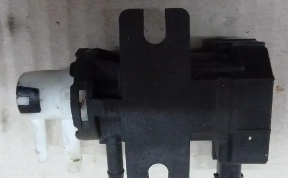 Mercedes-Benz Citan W415 Vacuum valve A0001531300TII