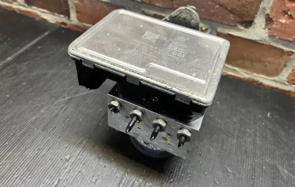 Mercedes-Benz C AMG W205 ABS Pump A2534313900 10022100584