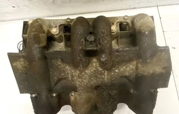 Volkswagen Jetta II Intake manifold 068129713f