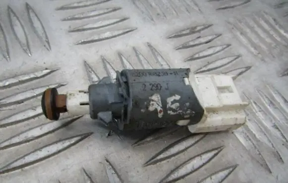 Renault Megane II Brake pedal sensor switch 8200168238B 8200168238-B