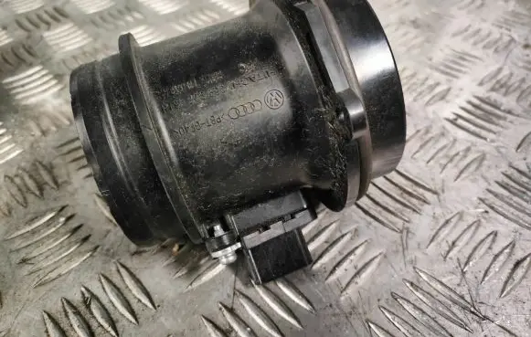 Volkswagen Touareg II Mass air flow meter 059906461N