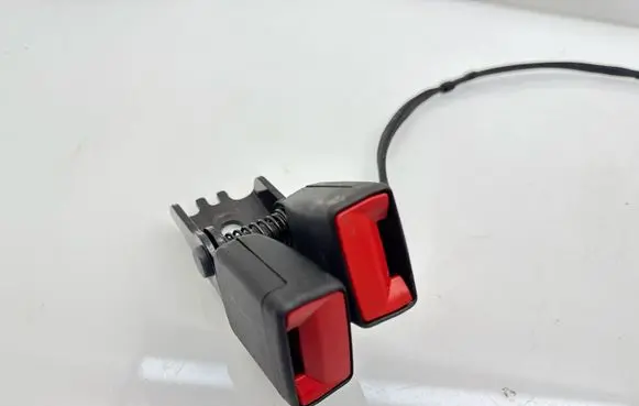 Opel Mokka B Rear seatbelt buckle 9834688680