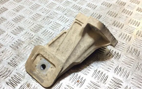 Land Rover Discovery 4 - LR4 Engine mounting bracket AH226061BB