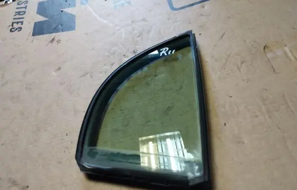 Honda Civic Rear vent window glass 