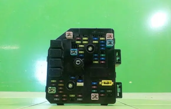 Opel Antara Fuse box set 95137841 BEZPIECZNIKOW